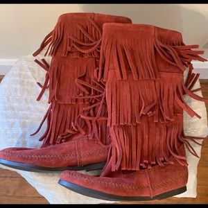 Minnetonka 3 tier fringe leather boots
